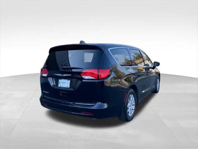 2024 Chrysler Voyager LX