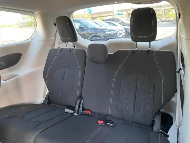 2024 Chrysler Voyager LX