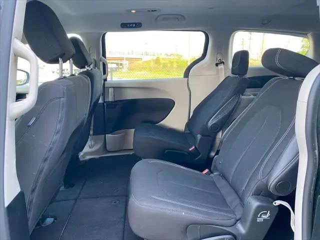 2024 Chrysler Voyager LX