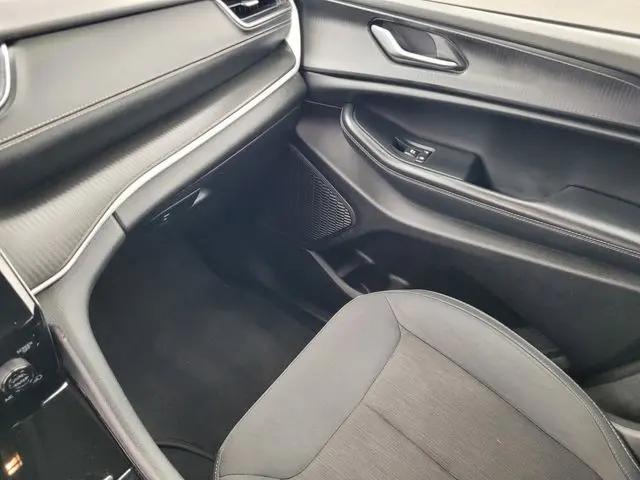 2023 Jeep Grand Cherokee L Laredo 4x4