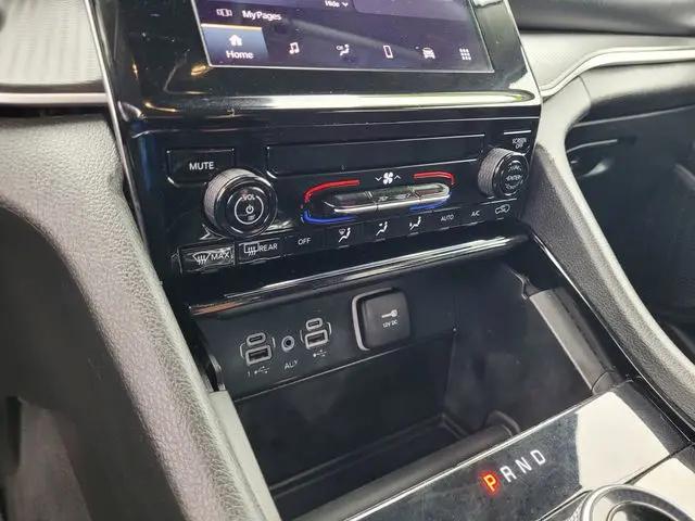 2023 Jeep Grand Cherokee L Laredo 4x4