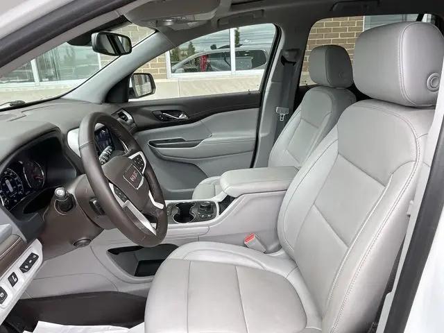 2023 GMC Acadia AWD SLT