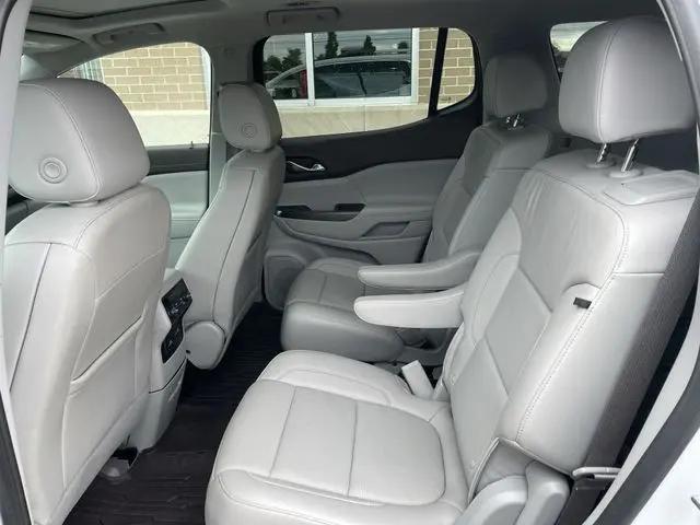 2023 GMC Acadia AWD SLT