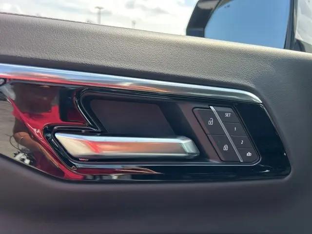 2026 Chevrolet Suburban RST, 4WD