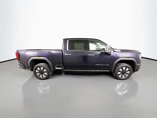 2024 GMC Sierra 2500HD 4WD Crew Cab Standard Bed Denali