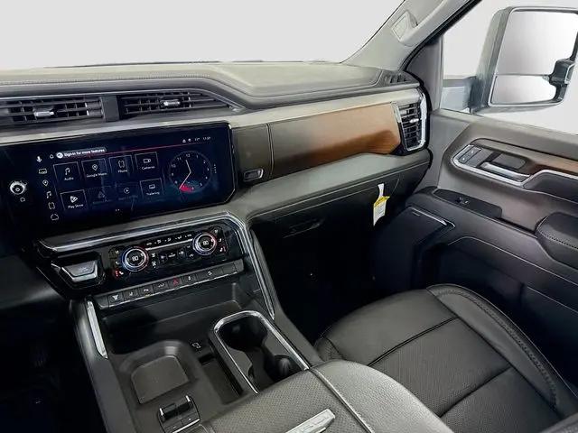 2024 GMC Sierra 2500HD 4WD Crew Cab Standard Bed Denali