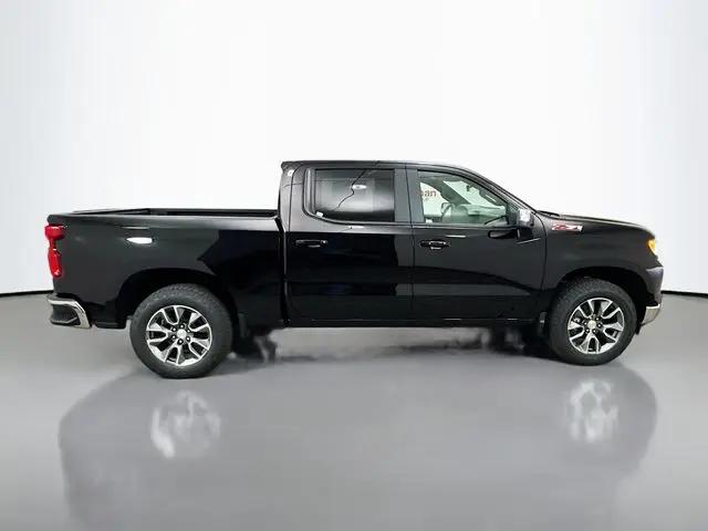2026 Chevrolet Silverado 1500 4WD Crew Cab Standard Bed LT