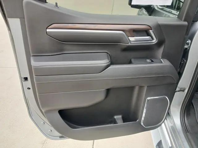 2023 GMC Sierra 1500 4WD Crew Cab Standard Box SLT