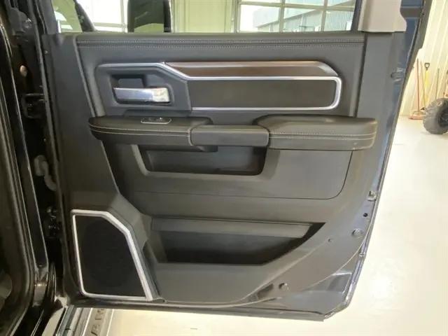 2023 Ram 3500 Laramie Crew Cab 4x4 6'4" Box