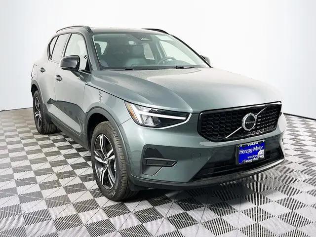 2026 Volvo XC40 Core, B5 AWD Gas mild hybrid, Dark for sale in Beaverton, OR