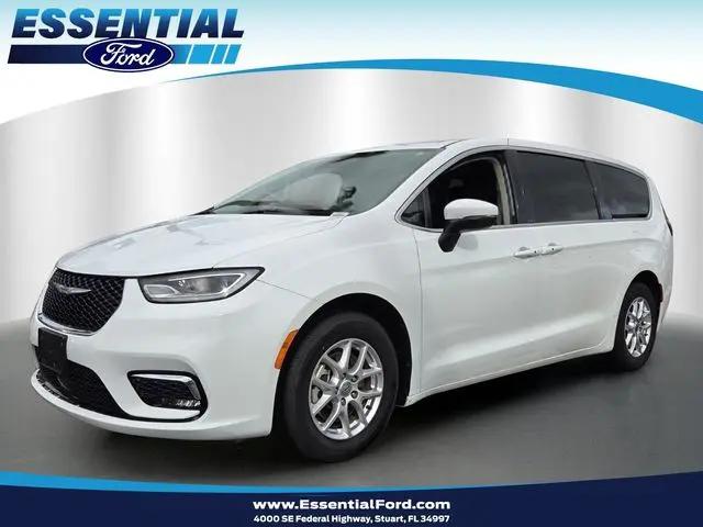 2023 Chrysler Pacifica Touring L for sale in Stuart, FL