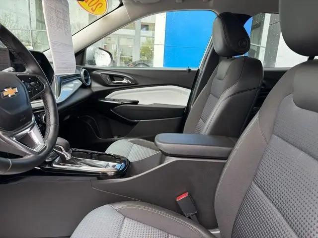 2025 Chevrolet Trax FWD LT