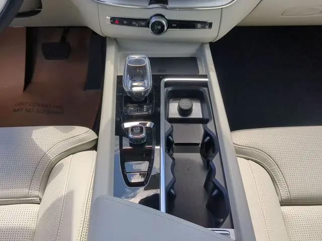 2026 Volvo XC60 Plug-In Hybrid Ultra, T8 AWD Electric/Gasoline, Dark