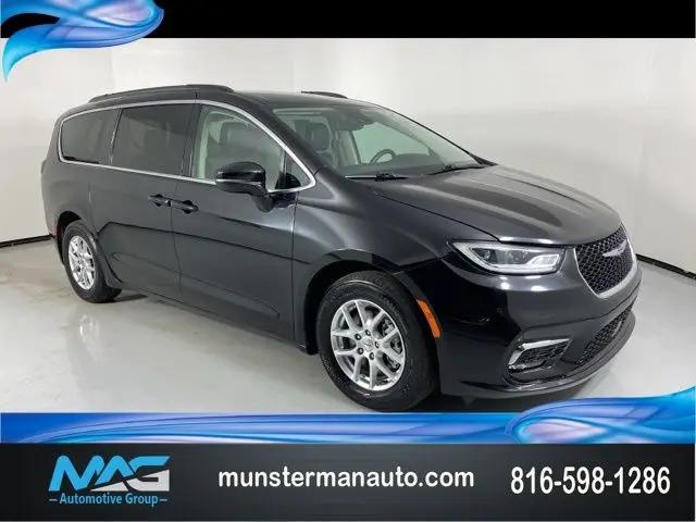 2022 Chrysler Pacifica Touring L for sale in Blue Springs, MO