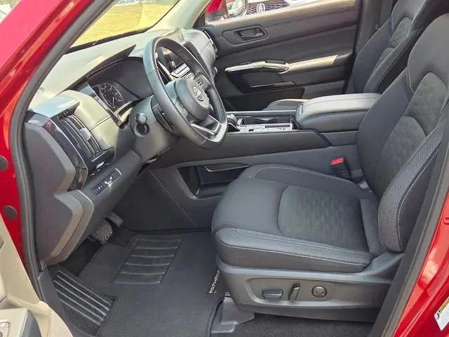 2025 Nissan Pathfinder SV FWD