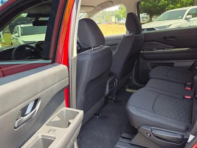2025 Nissan Pathfinder SV FWD