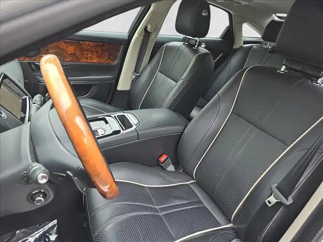 2019 Jaguar XJ R-Sport