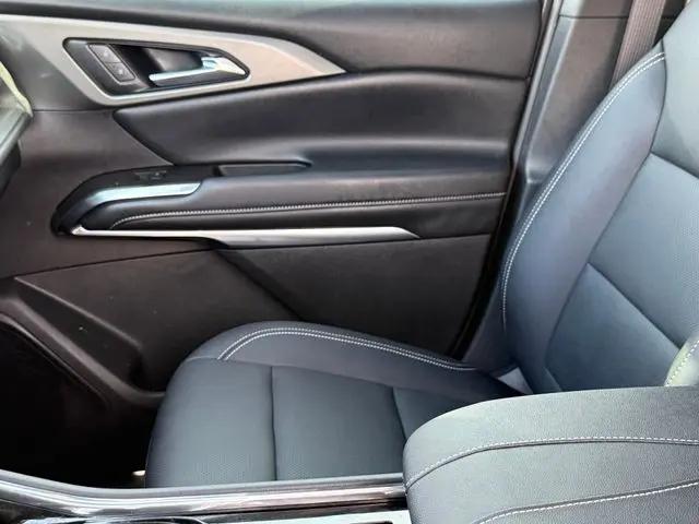 2025 Chevrolet Traverse FWD LT