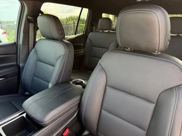 2025 Chevrolet Traverse FWD LT