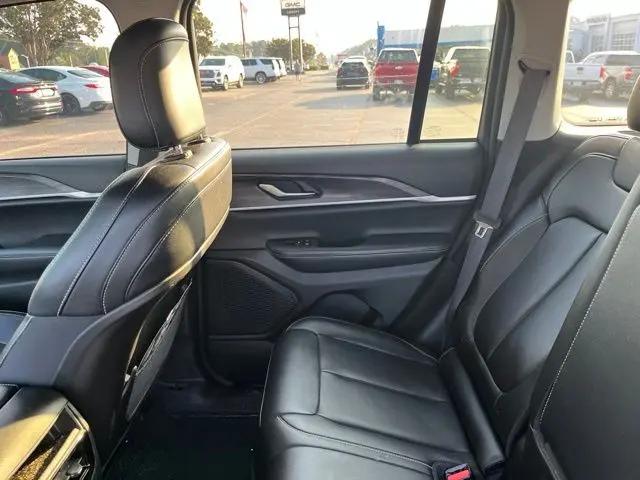 2023 Jeep Grand Cherokee Limited 4x2