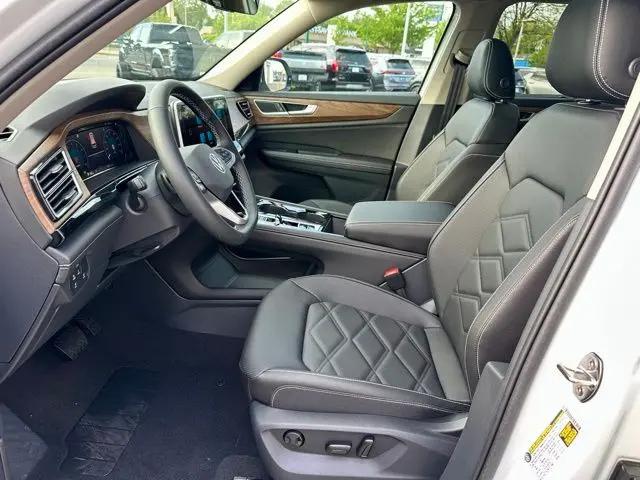 2026 Volkswagen Atlas SE with Technology