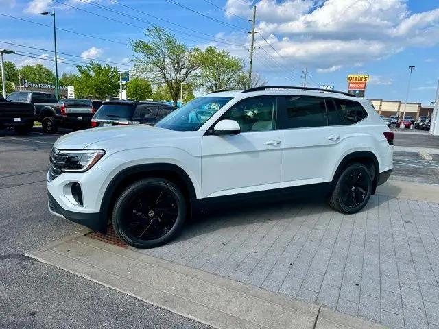 2026 Volkswagen Atlas SE with Technology