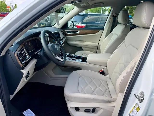 2026 Volkswagen Atlas SE with Technology