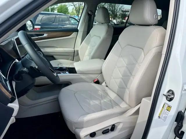 2026 Volkswagen Atlas SE with Technology
