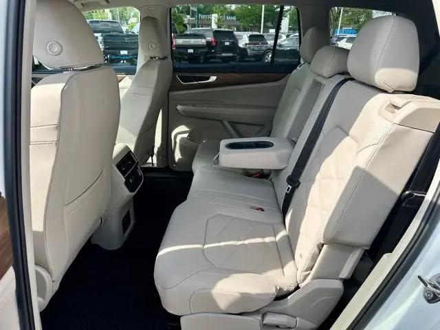 2026 Volkswagen Atlas SE with Technology