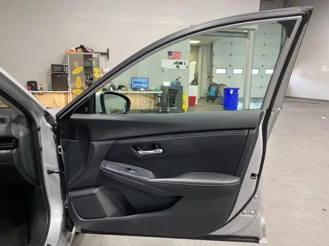 2023 Nissan Sentra SV Xtronic CVT