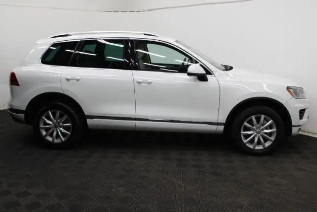 2015 Volkswagen Touareg V6 Sport