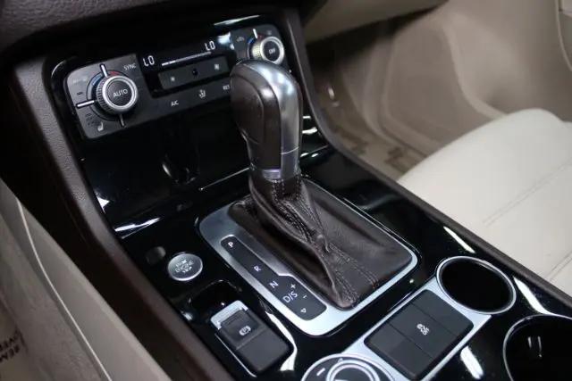 2015 Volkswagen Touareg V6 Sport
