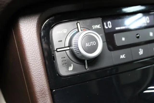 2015 Volkswagen Touareg V6 Sport