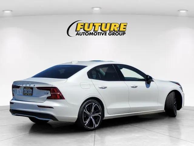 2024 Volvo S60 B5 Core Dark Theme