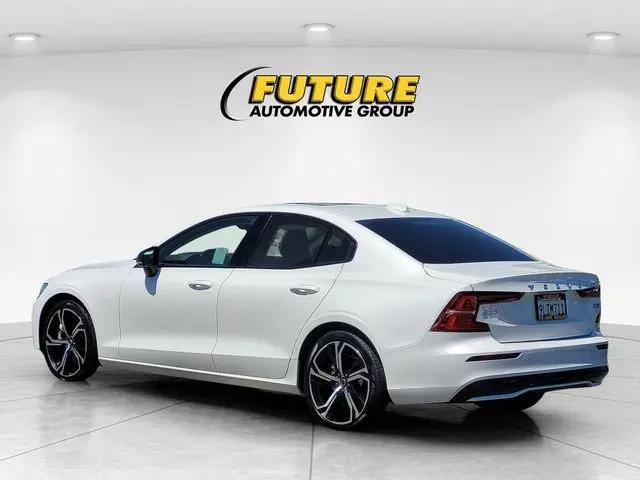 2024 Volvo S60 B5 Core Dark Theme