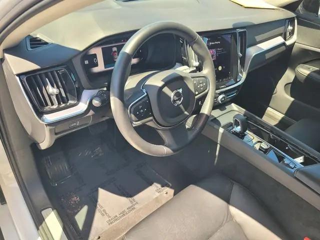 2024 Volvo S60 B5 Core Dark Theme