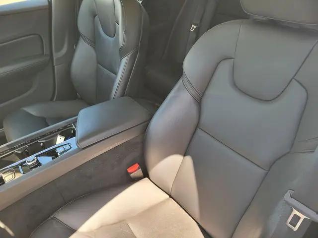 2024 Volvo S60 B5 Core Dark Theme