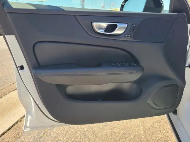 2024 Volvo S60 B5 Core Dark Theme