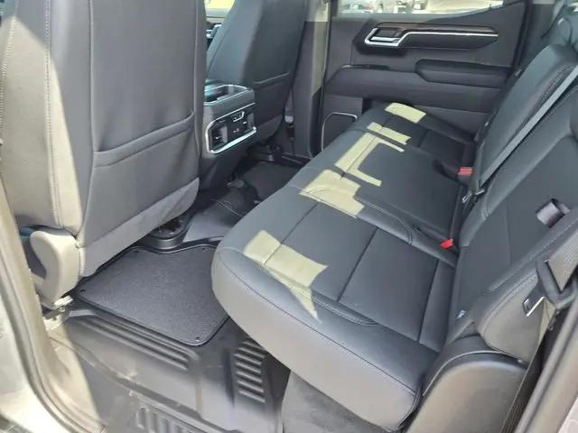 2026 GMC Sierra 1500 Crew Cab, Short Bed, SLT, 4WD