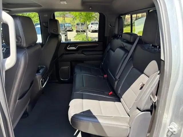 2025 GMC Sierra 2500HD 4WD Crew Cab Standard Bed Denali