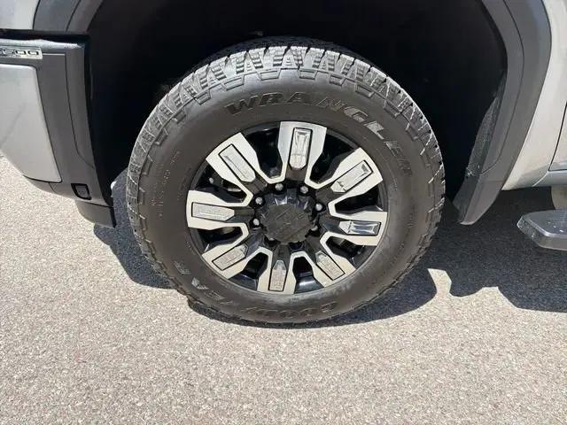 2025 GMC Sierra 2500HD 4WD Crew Cab Standard Bed Denali