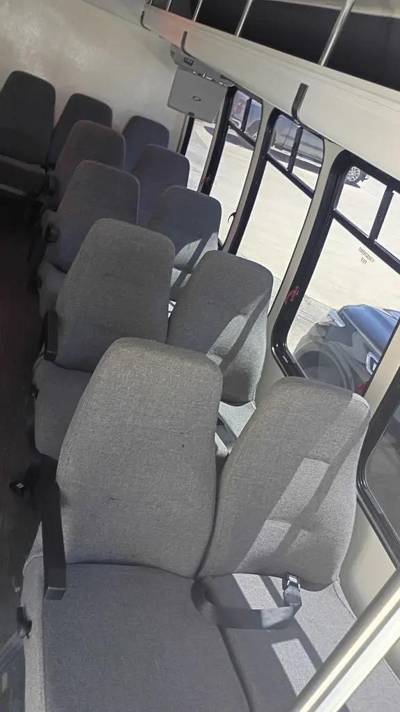 2003 Ford E-450 Cutaway E-450
