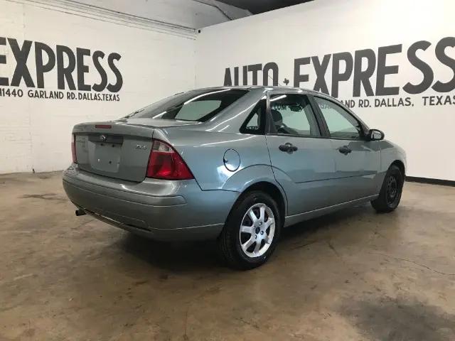 2005 Ford Focus ZX4