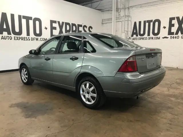 2005 Ford Focus ZX4