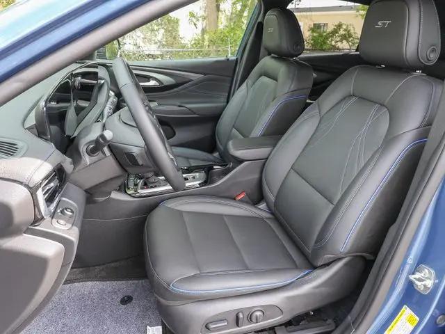 2025 Buick NV Sport Touring FWD