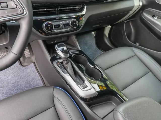 2025 Buick NV Sport Touring FWD