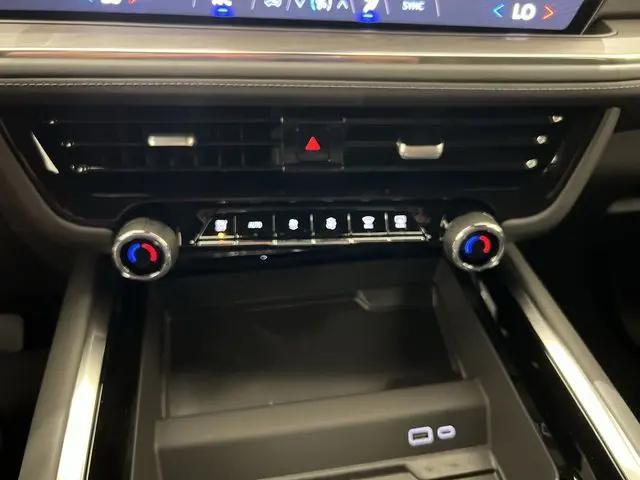 2025 Chevrolet Suburban 2WD LS