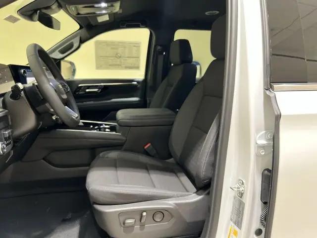 2025 Chevrolet Suburban 2WD LS