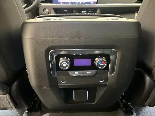 2025 Chevrolet Suburban 2WD LS