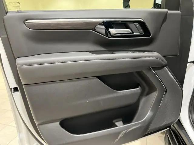 2025 Chevrolet Suburban 2WD LS